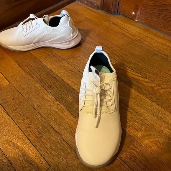 Clove Brilliant White Women’s Shoe - size 9.5 - color: white (worn only once!) - Picture 2 of 3